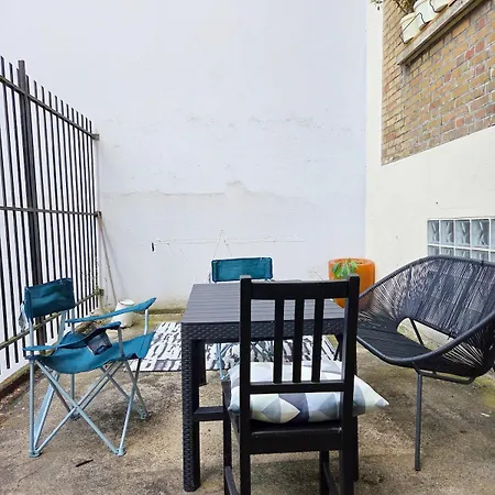 Loft With Private Terrace Canal St-martin 4p * Paryż